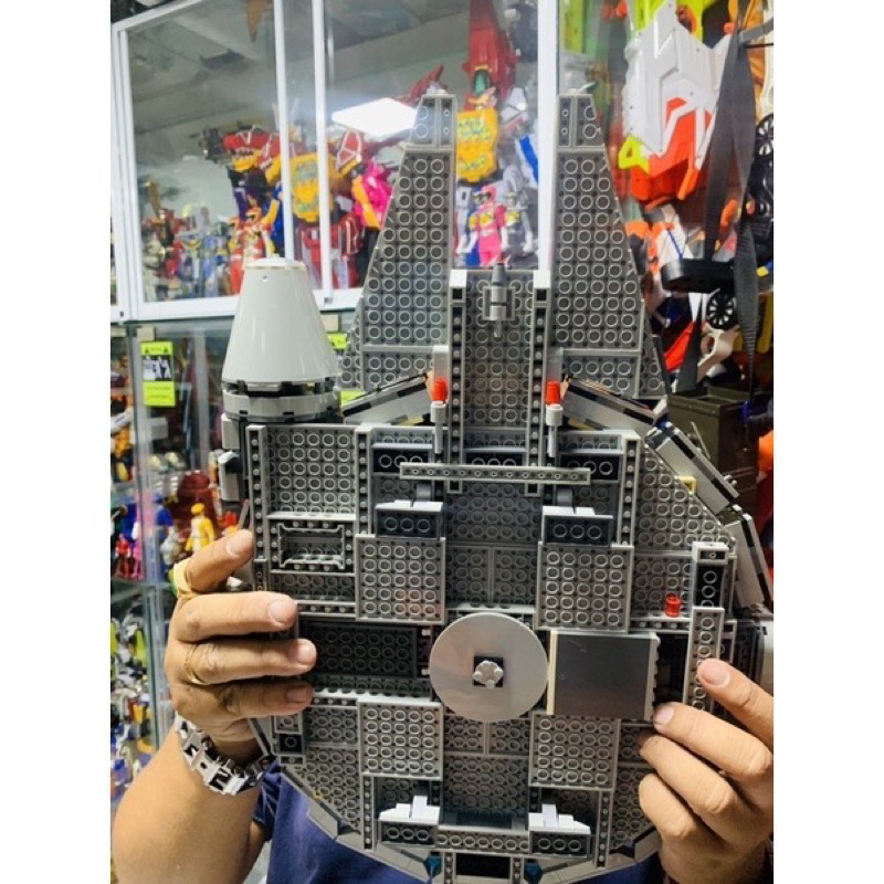 Đồ chơi Le go STAR WAR Phi thuyền Milennium Flacon 75105 chính hãng đã ráp như hình chụp