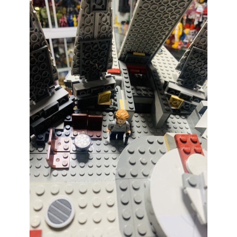 Đồ chơi Le go STAR WAR Phi thuyền Milennium Flacon 75105 chính hãng đã ráp như hình chụp