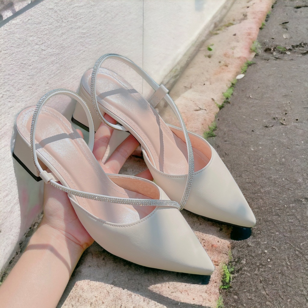 Giày bít mũi phối dây chéo đá 4.5cm - B18