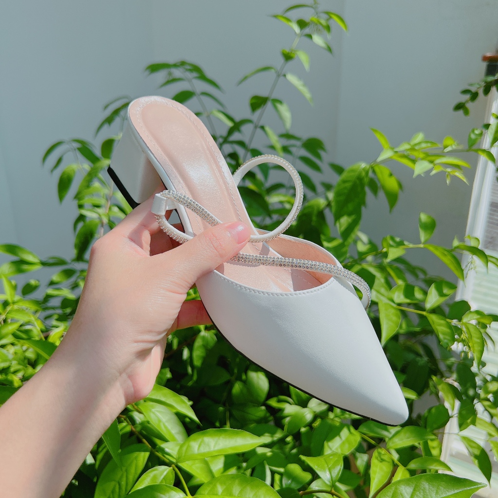Giày bít mũi phối dây chéo đá 4.5cm - B18
