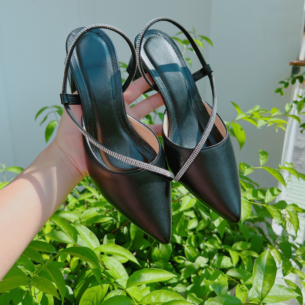 Giày bít mũi phối dây chéo đá 4.5cm - B18