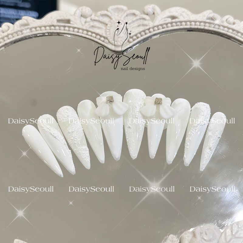 Nailbox móng úp màu trắng cô dâu thiết kế gắn nơ to gel xi măng nổi