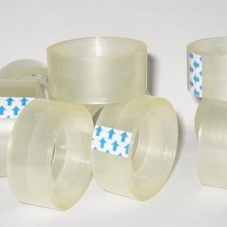 1 cuộn băng keo trong nhỏ bản 1.8cm