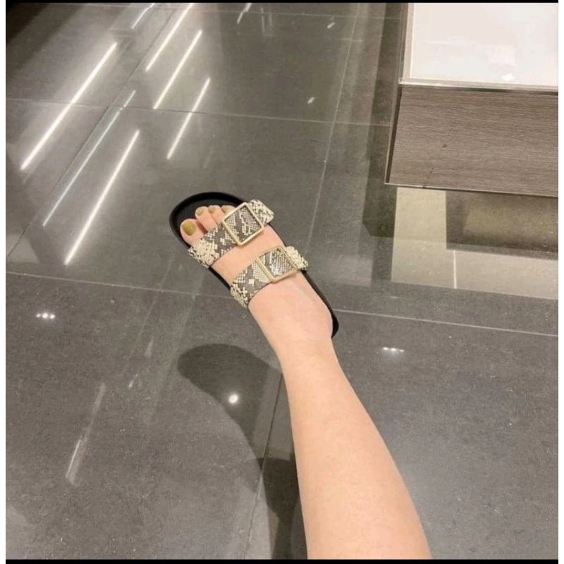 Dép lê CNK sale trưng bày size 36