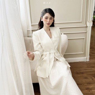 Madam Cream | Áo Blazer nữ thiết kế dạ tweed H.I.U Fashion | màu nhã nhặn dập sọc vân nổi 2 lớp dày dặn cổ tim kèm đai