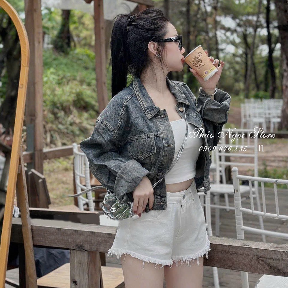 Áo khoác jean nút kiểu dáng croptop họa tiết có túi hàng đẹp!