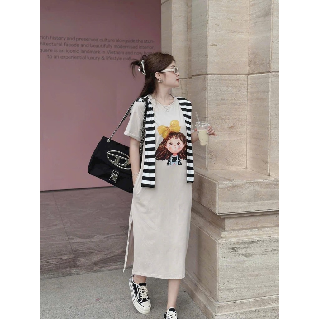 Đầm váy thời trang nữ,đầm suông xẻ đùi in hình cô gái phối vạt choàng sọc đơn giản thanh lịch bầu bí bon chen thoải mái