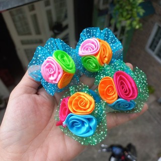 Một cặp thun cột tóc đính hoa cho bé