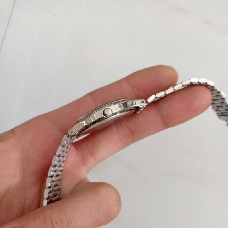 Đồng hồ nam si nhật hiệu Q&Q FALCON dây thép lụa màu bạc độ mới 90%