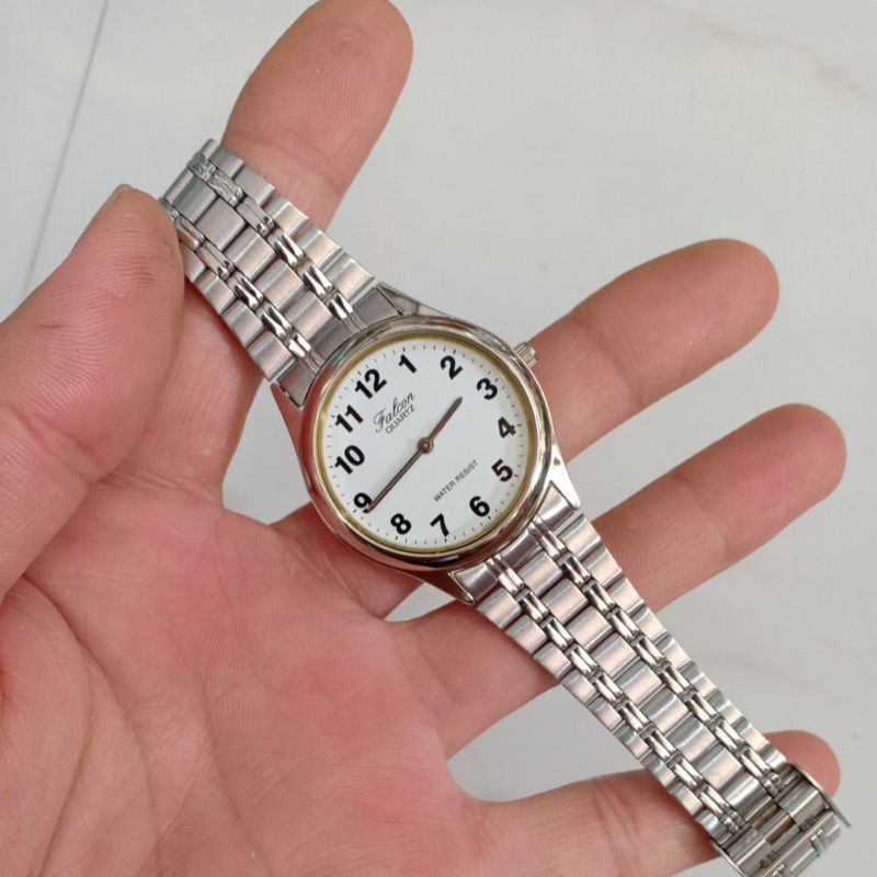 Đồng hồ nam si nhật hiệu Q&Q FALCON dây thép lụa màu bạc độ mới 90%