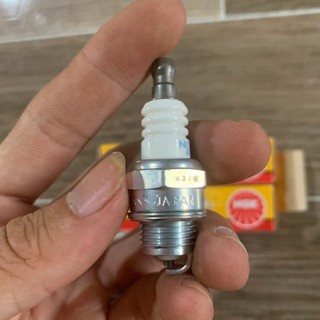 Bugi ngk bpmr 7a nhật xịn chuyên dùng cho máy cưa xích cắt cỏ