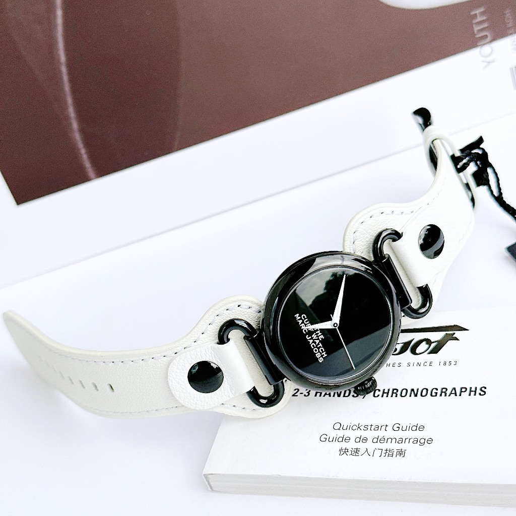 Đồng hồ nữ dây da Marc Jacobs The Cuff Quartz MJ0120179294