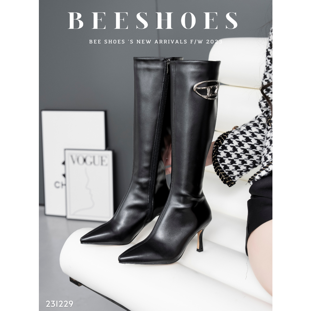 BOOT NỮ BEESHOES MŨI NHỌN DA LÌ - GIÀY BỐT NỮ ĐẾ CAO 7 PHÂN SẴN MÀU KEM ĐEN 231229