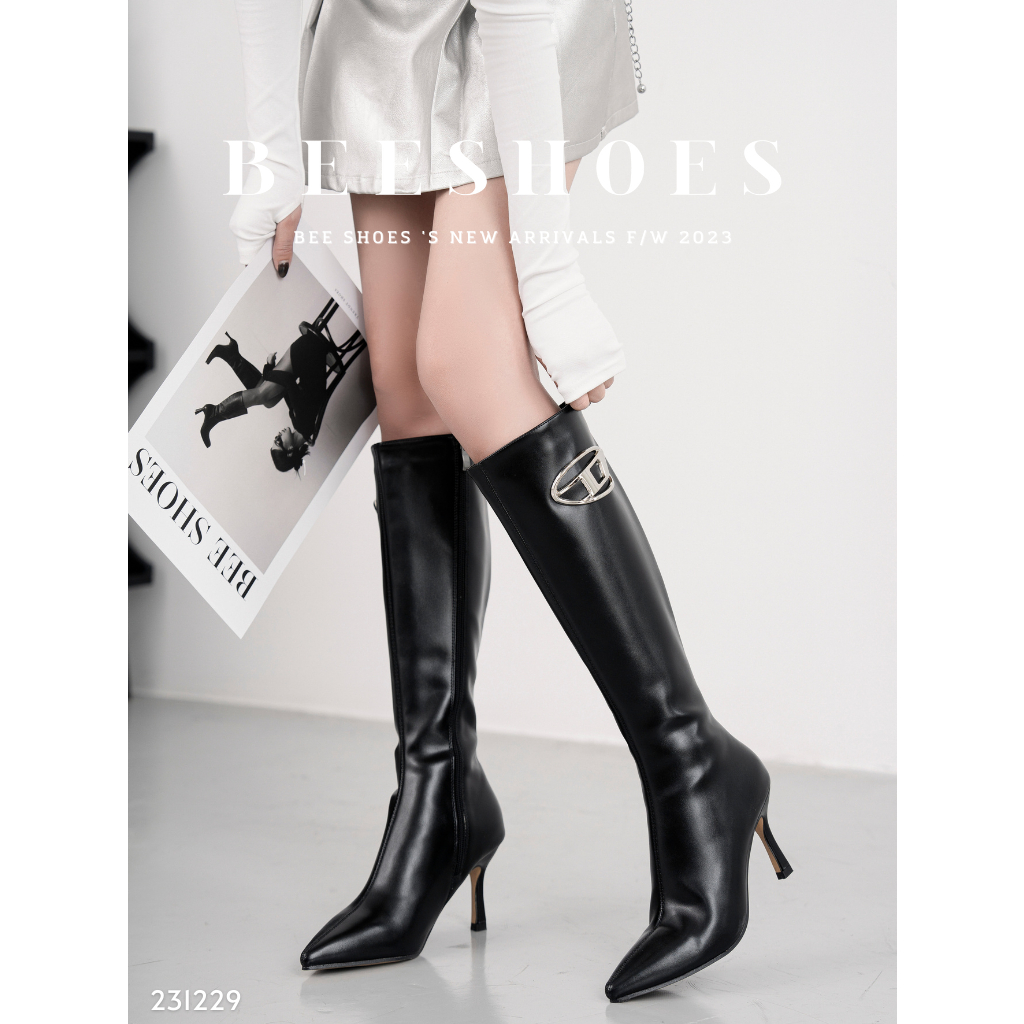 BOOT NỮ BEESHOES MŨI NHỌN DA LÌ - GIÀY BỐT NỮ ĐẾ CAO 7 PHÂN SẴN MÀU KEM ĐEN 231229