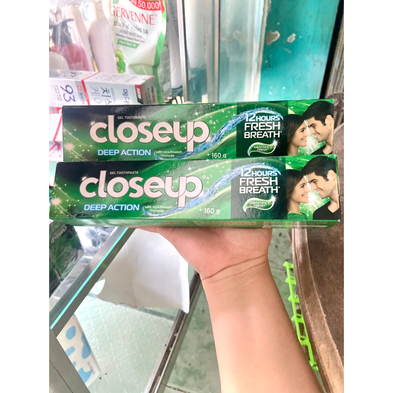 kem đánh răng Closeup Thái