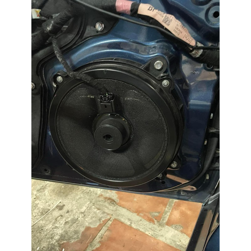 Loa sub cánh cửa dls cho mazda3,cx 5 cắm jack zin