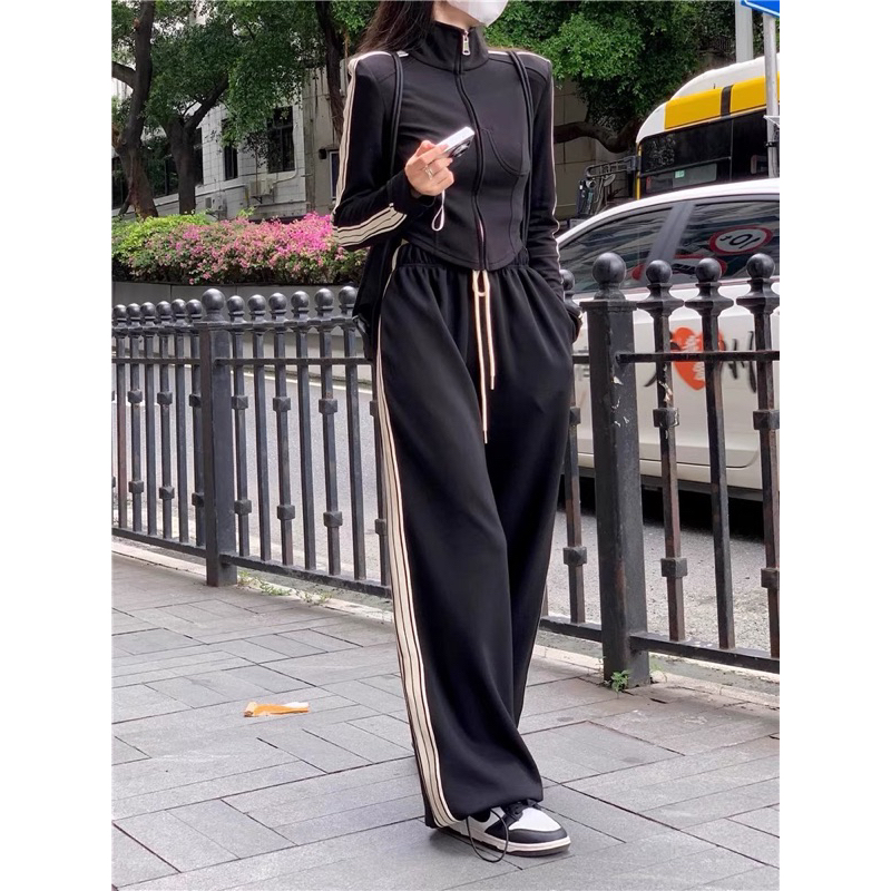 Bộ quần áo thể thao kẻ sọc đơn giản phong cách đường phố mùa thu mẫu mới năm 2023