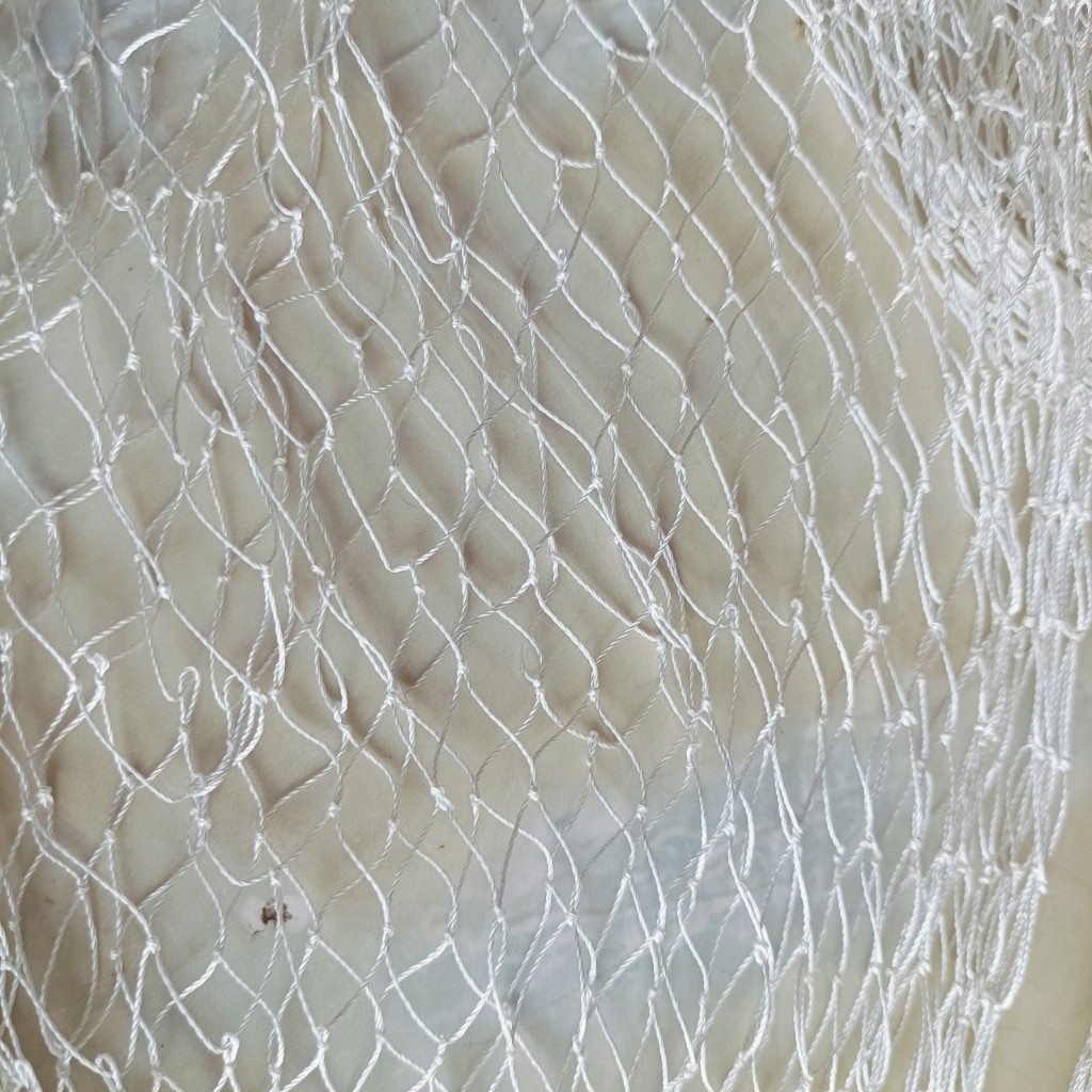 Lưới làm vợt dù xúc cá