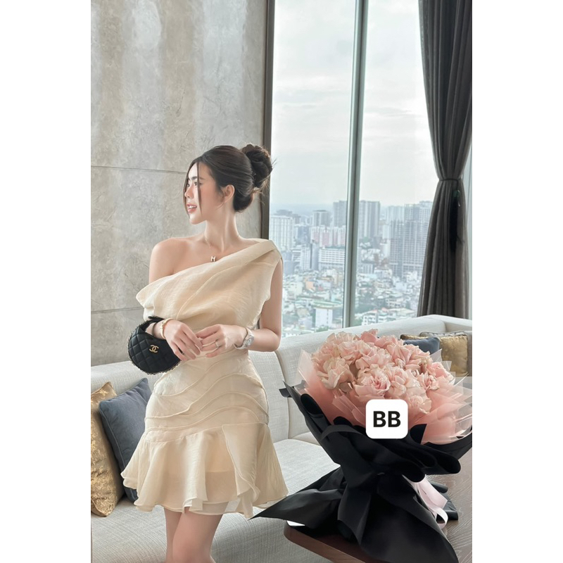 Váy tơ lệch vai chân bèo