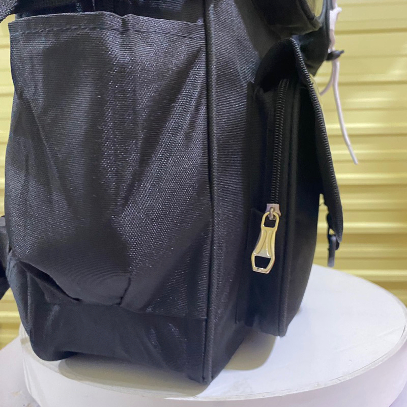 Balo học sinh cấp 2 và cấp 3 màu đen dùng cho cả nam và nữ là mẫu hots nhất hiện nay