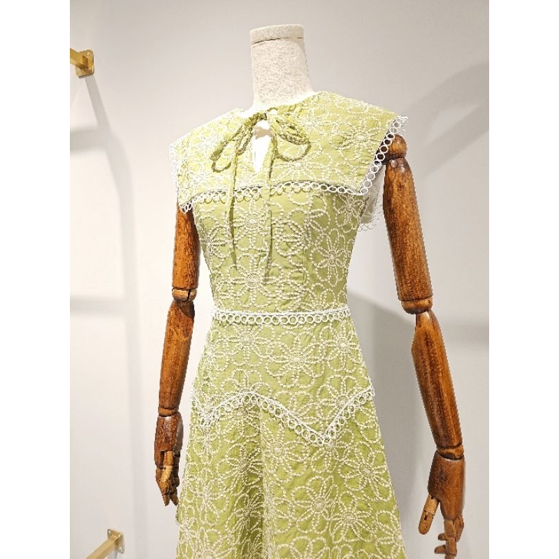 ĐẦM REN HOA CỔ THỦY THỦ THẮT NƠ ÔM EO CAO CẤP