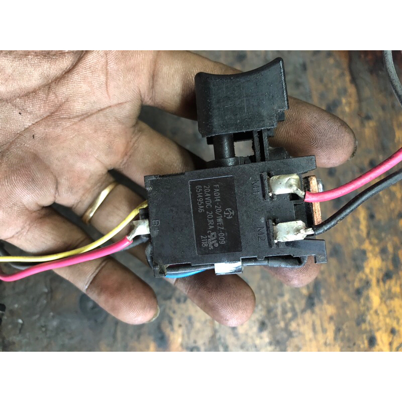 Cò thổi bụi Makita 18V