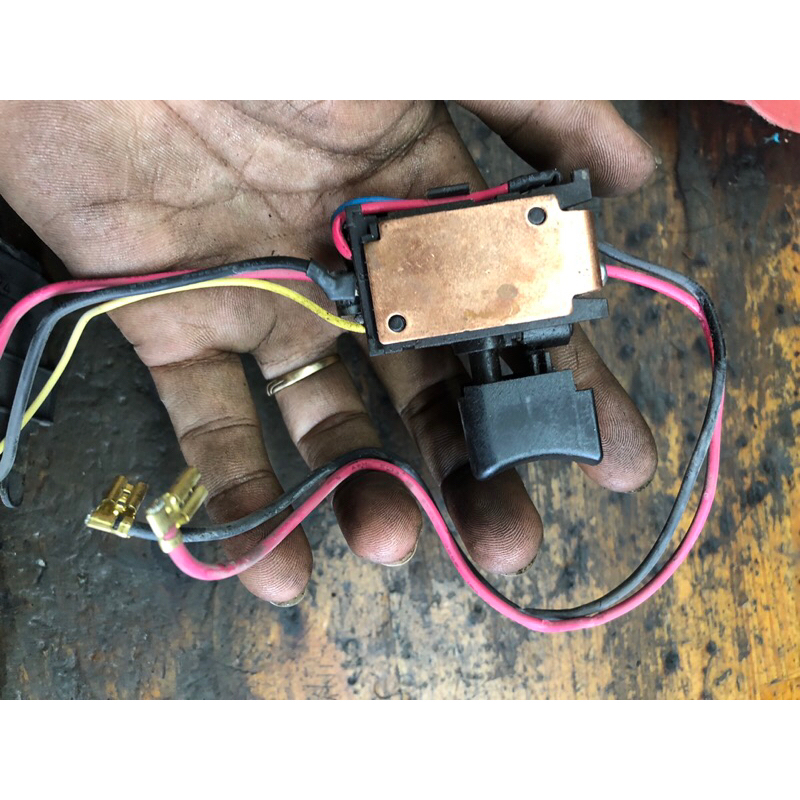 Cò thổi bụi Makita 18V