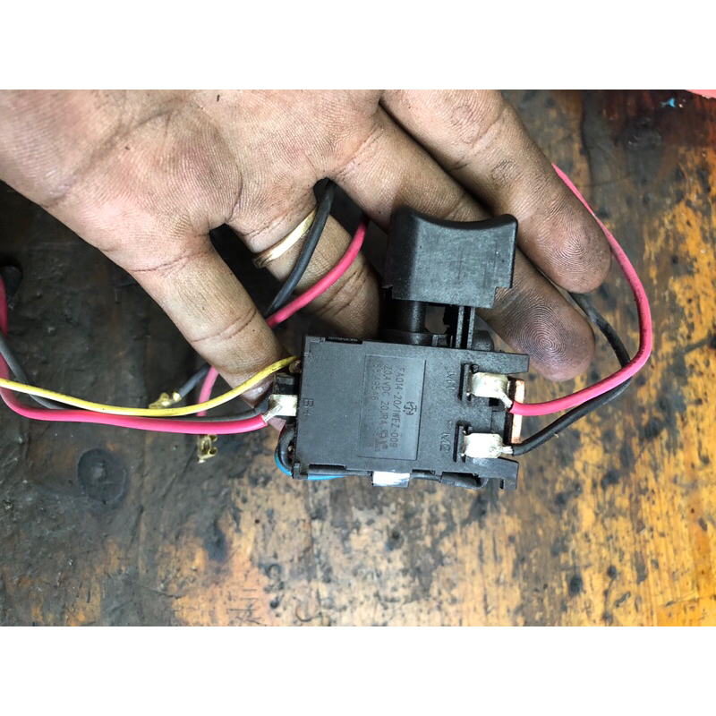 Cò thổi bụi Makita 18V