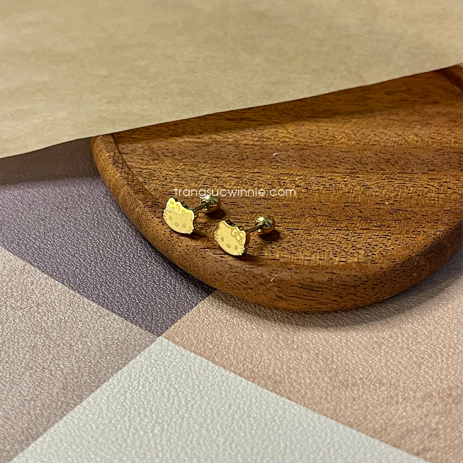 Hoa tai nữ titan Bi Kitty