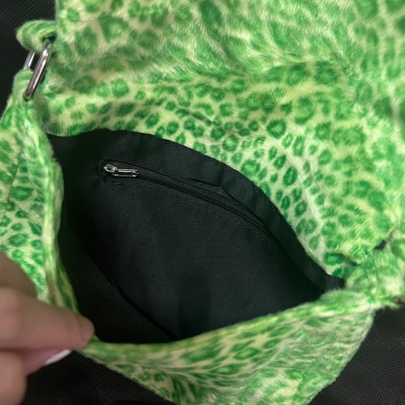 Túi đeo chéo da beo