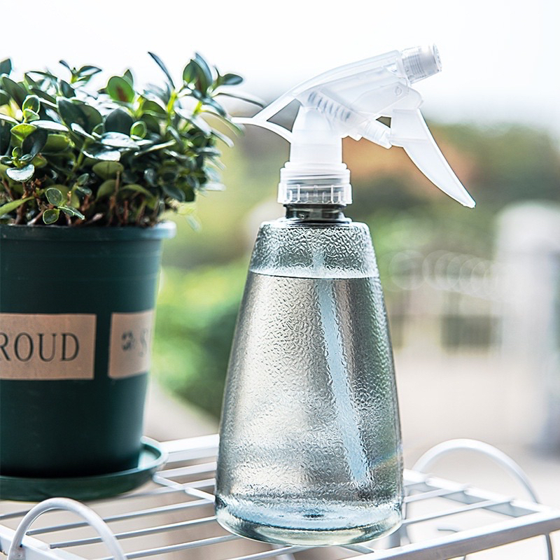 Bình xịt tưới cây.