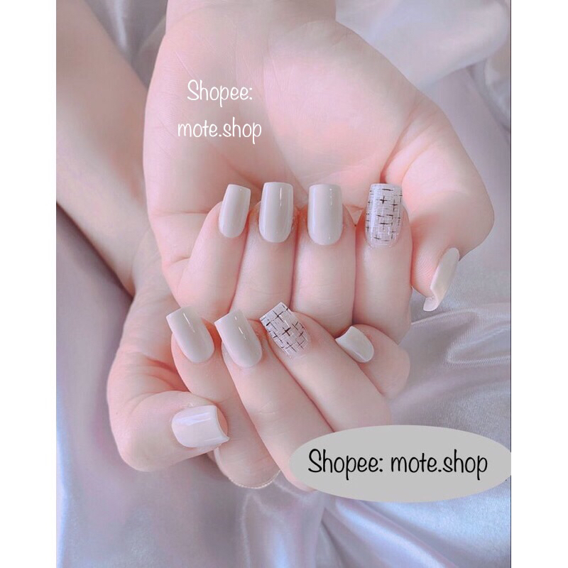 Nailbox - Móng tay úp thiết kế trắng vẽ dạ đơn giản
