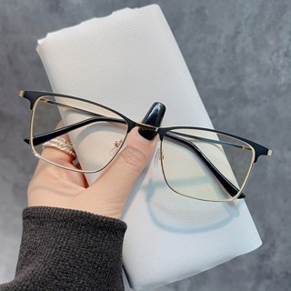  Kính phong cách Hàn Quốc chững chạc trưởng thành có thể thay tròng cận đẹp bền chắc chắn. 