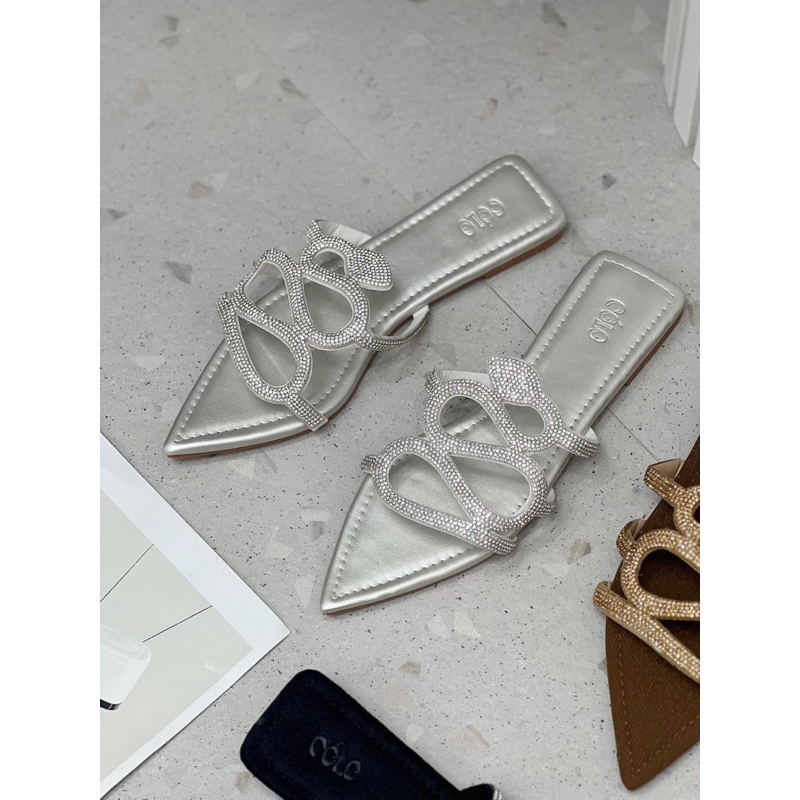 Dép mũi nhọn đá xoắn