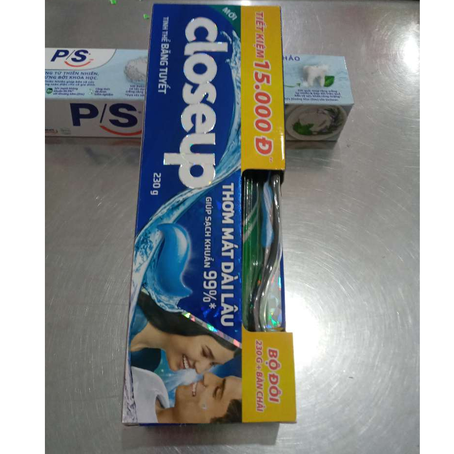 Em Đánh Răng Closeup Dạng Gel Cho Hơi Thở Thơm Mát Bất Tận Bạc Hà The Mát 230G/Tuýp