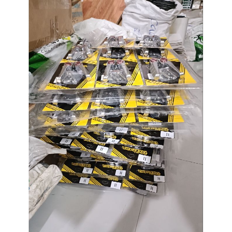 Gác chân sau TAKEGAWA tặng kèm long đền kitaco,,cốt SaLaYa được gắn cho nhiều dòng xe HON Da_ YaMaHa  nhôm đúc