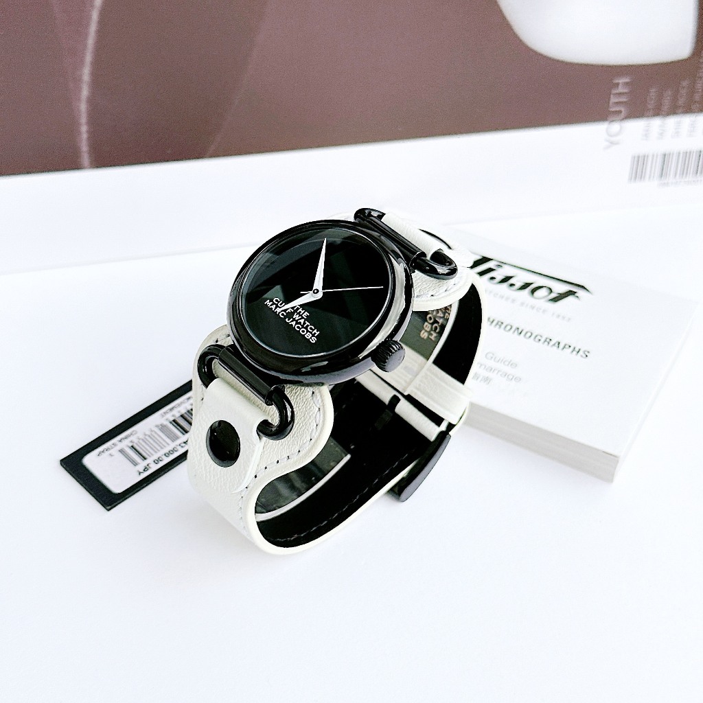 Đồng hồ nữ dây da Marc Jacobs The Cuff Quartz MJ0120179294