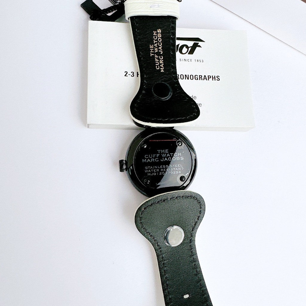 Đồng hồ nữ dây da Marc Jacobs The Cuff Quartz MJ0120179294