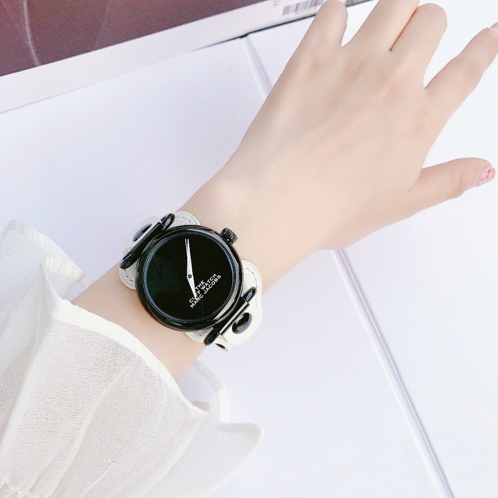 Đồng hồ nữ dây da Marc Jacobs The Cuff Quartz MJ0120179294