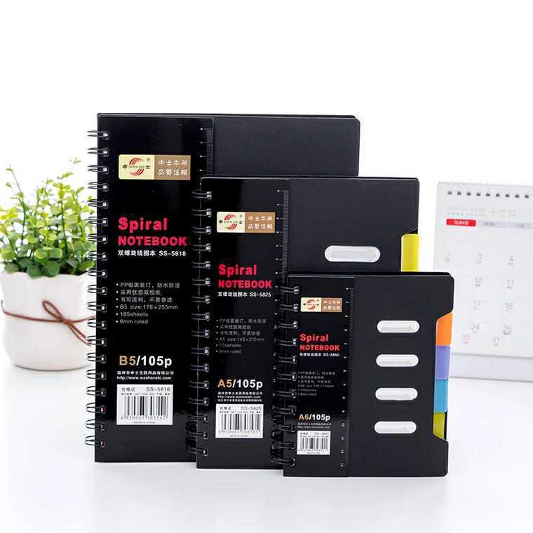 Sổ Lò Xo Bìa Nhựa Phân Trang B5-A5-B6 Bìa Đen 210 Trang Bìa Có Thước Dòng Kẻ Ngang