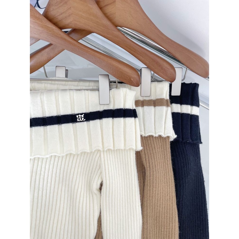 Áo Len Trễ Vai Dài Tay Phối Viền 3 Màu Trắng Đen Nâu                                      .