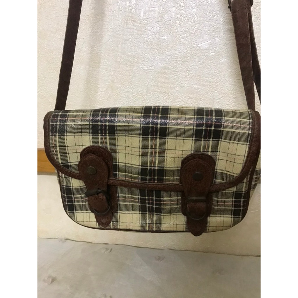 Túi da kẻ caro đeo chéo