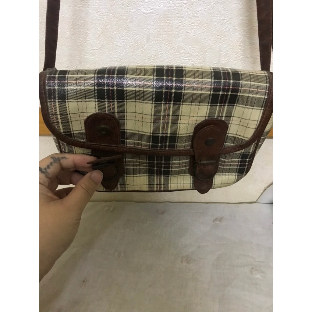 Túi da kẻ caro đeo chéo