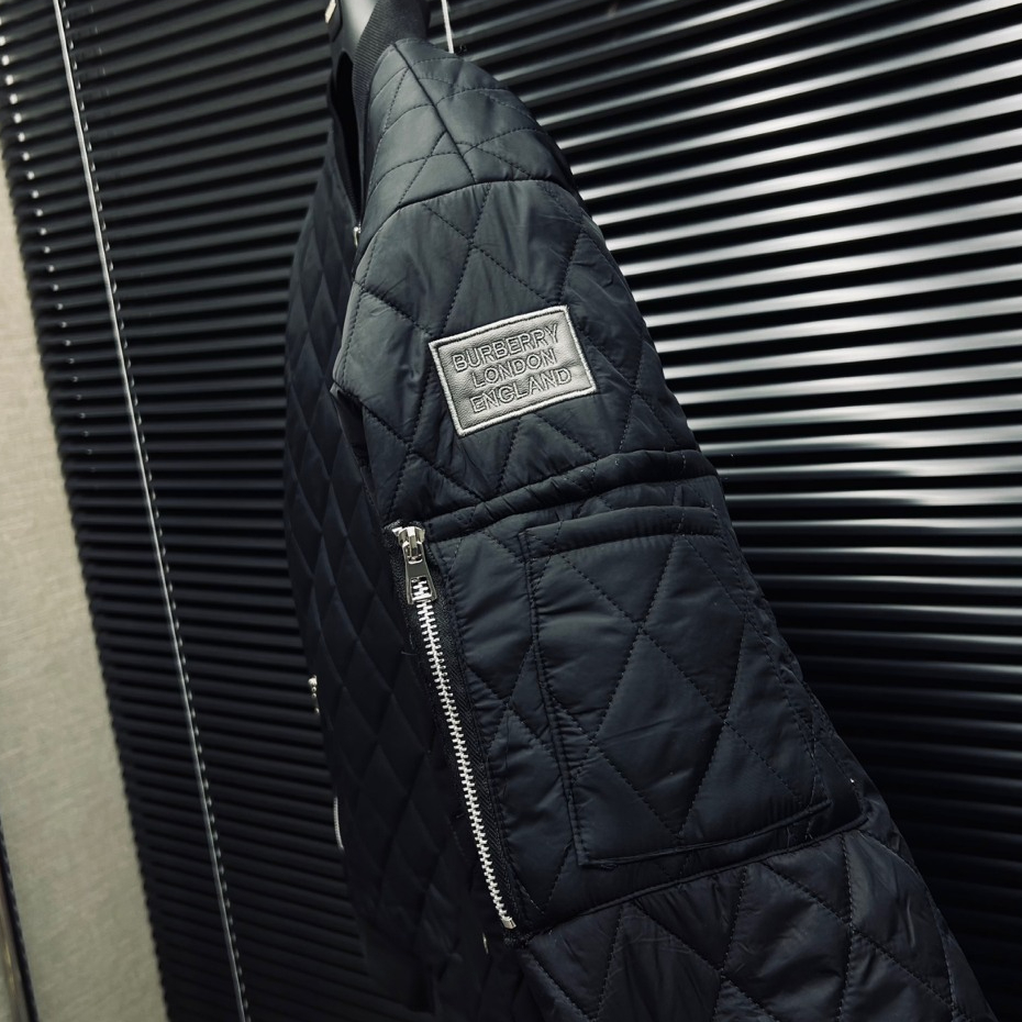 Áo Khoác Bomber Nam Nữ BBR Phối Túi Tay, Thêu Logo, Có Trần Bông Trong Áo, Chất Dù Cao Cấp, Trẻ Trung, Sang Trọng