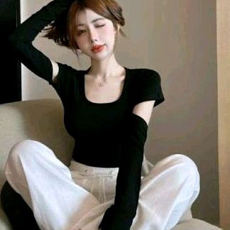 Áo thun croptop tay dài cổ vuông SM09