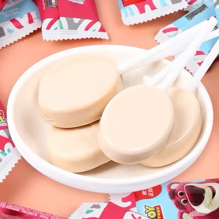 Combo 10 Que Kẹo Mút Sữa Gấu Dâu Lotso 3 Vị Dâu/ Dừa/Cam