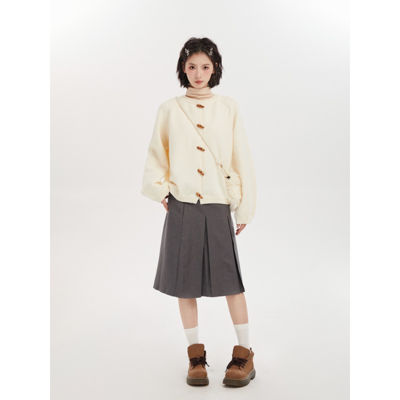 Áo len cardigan khuy sừng