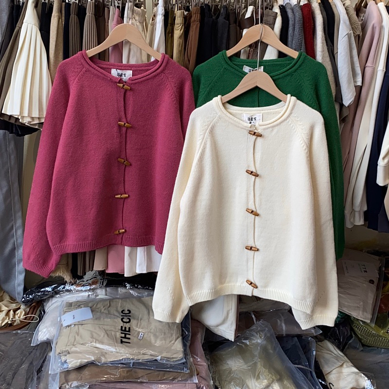 Áo len cardigan khuy sừng