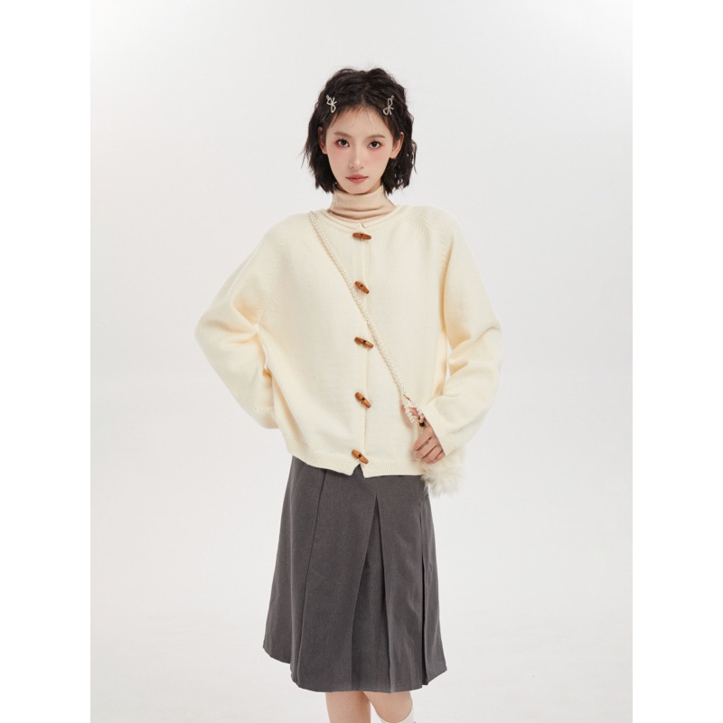 Áo len cardigan khuy sừng