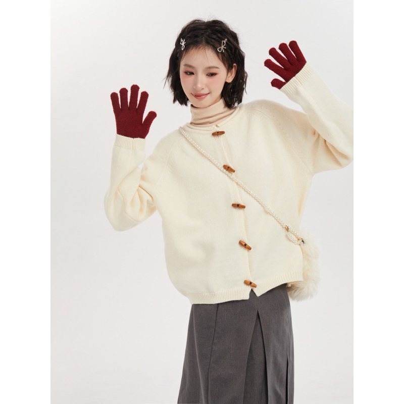 Áo len cardigan khuy sừng